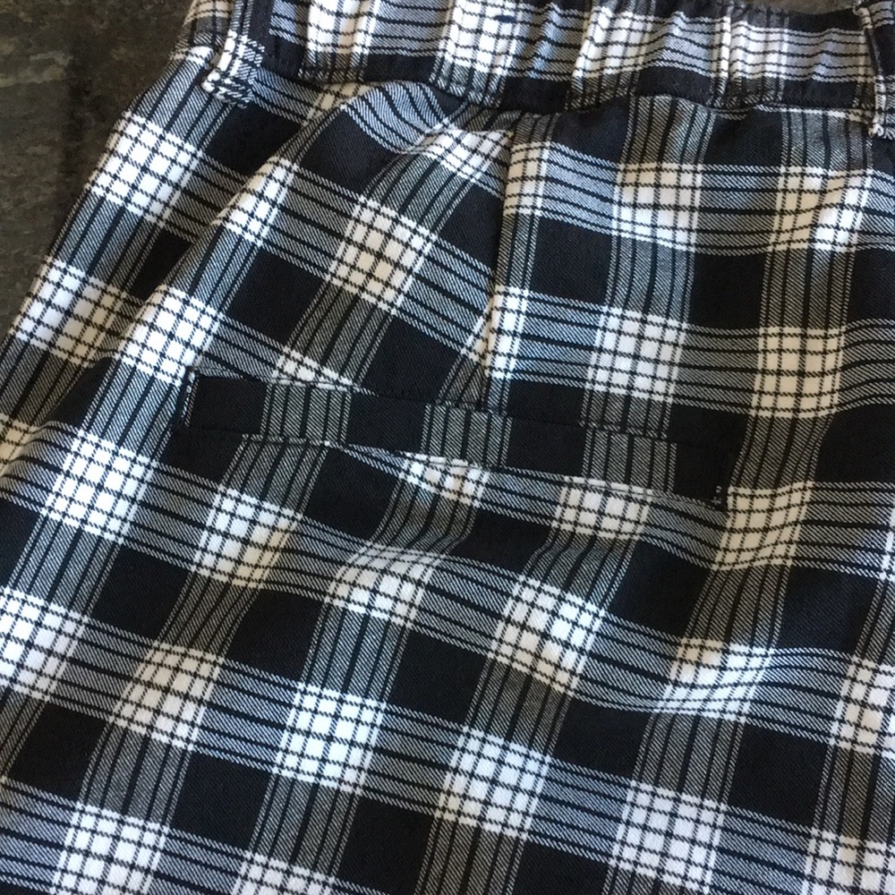 Black and White Hollister Pants - Picture 5 of 5